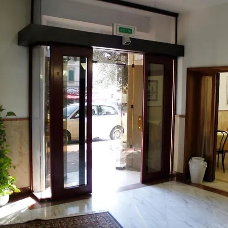 Ξενοδοχείο Hotel Centrale Πιομπίνο