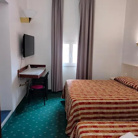 Hotel Centrale 4* ピオンビーノ
