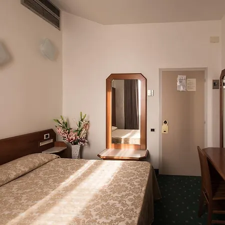 ホテル Hotel Centrale 4*