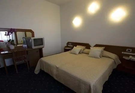 Hotel Centrale ホテル 4*