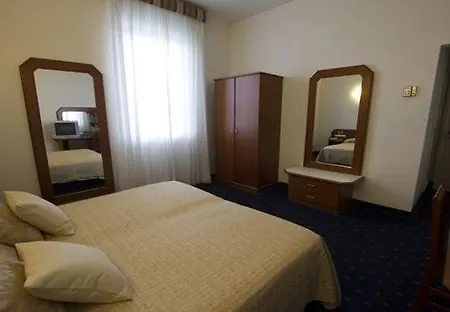 Hotel Centrale 4* ピオンビーノ