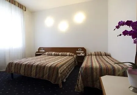 Hotel Centrale ホテル ピオンビーノ