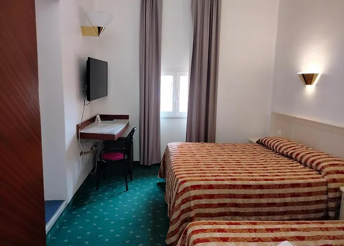 Hotel Centrale 4* Πιομπίνο