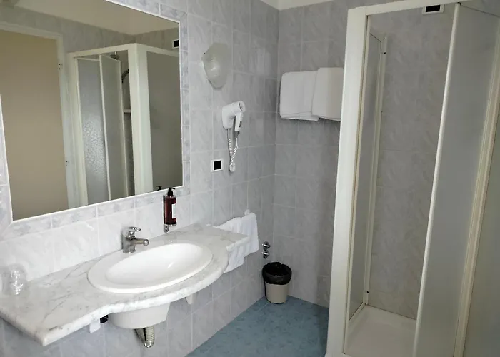 Hotel Centrale Ξενοδοχείο Πιομπίνο