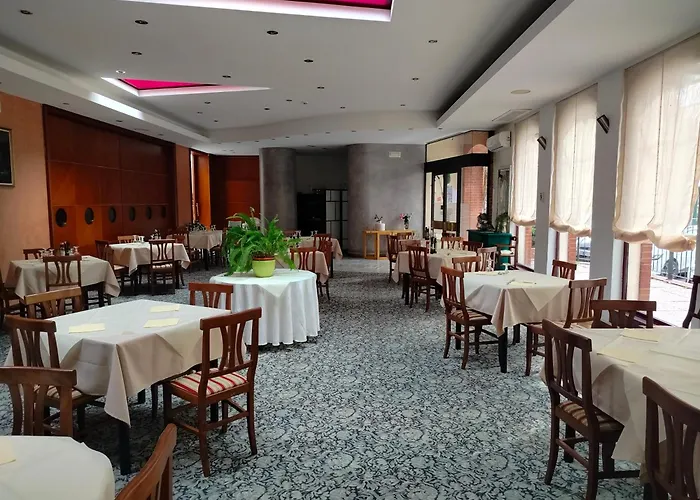 Hotel Centrale 4* Πιομπίνο