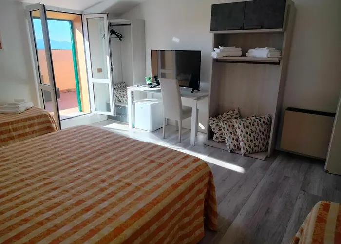 Hotel Centrale Πιομπίνο