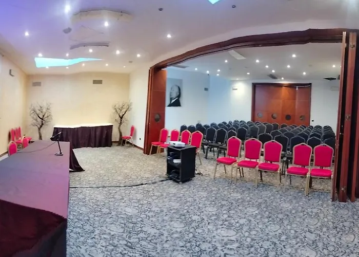 Hotel Centrale Πιομπίνο