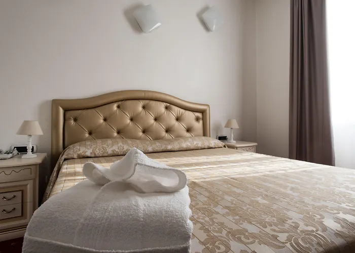 Hotel Centrale Πιομπίνο