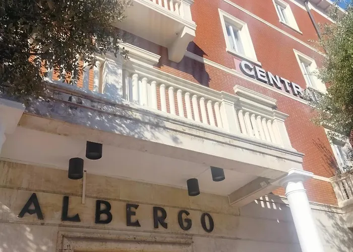 Ξενοδοχείο Hotel Centrale Πιομπίνο