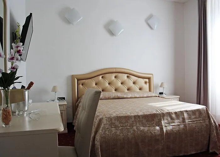 Hotel Centrale Πιομπίνο