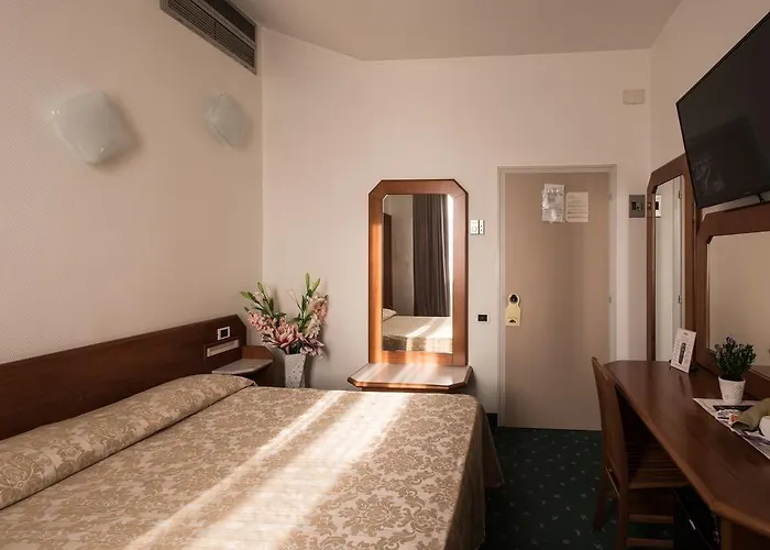 فندق Hotel Centrale 4*